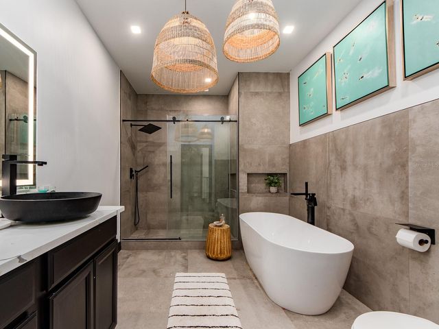 1064 SYLVIA LANE, Tampa, FL 33613