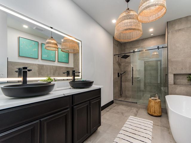 1064 SYLVIA LANE, Tampa, FL 33613