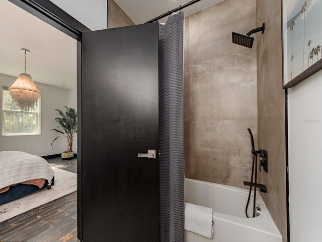 1064 SYLVIA LANE, Tampa, FL 33613