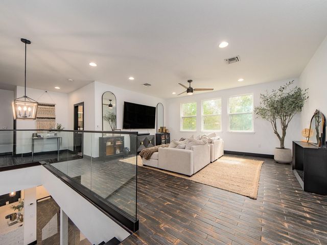 1064 SYLVIA LANE, Tampa, FL 33613