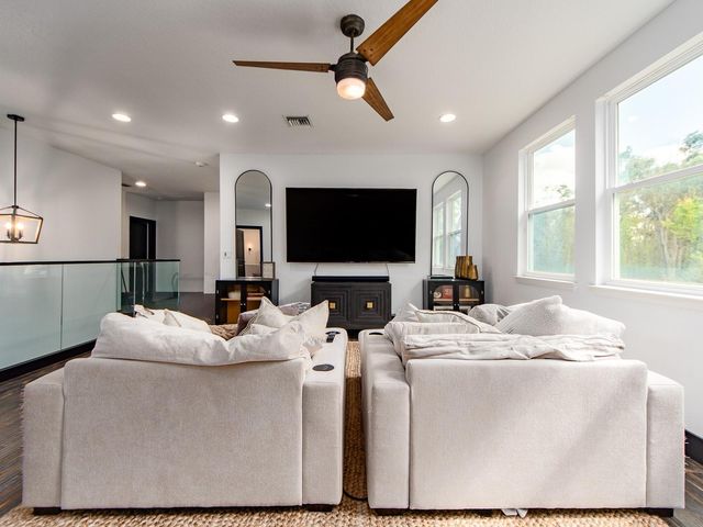 1064 SYLVIA LANE, Tampa, FL 33613