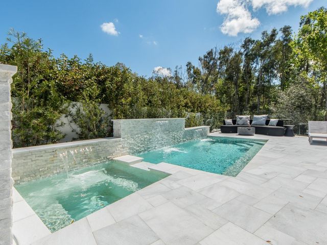 1064 SYLVIA LANE, Tampa, FL 33613