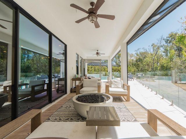 1064 SYLVIA LANE, Tampa, FL 33613