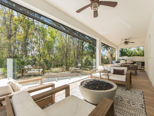 1064 SYLVIA LANE, Tampa, FL 33613