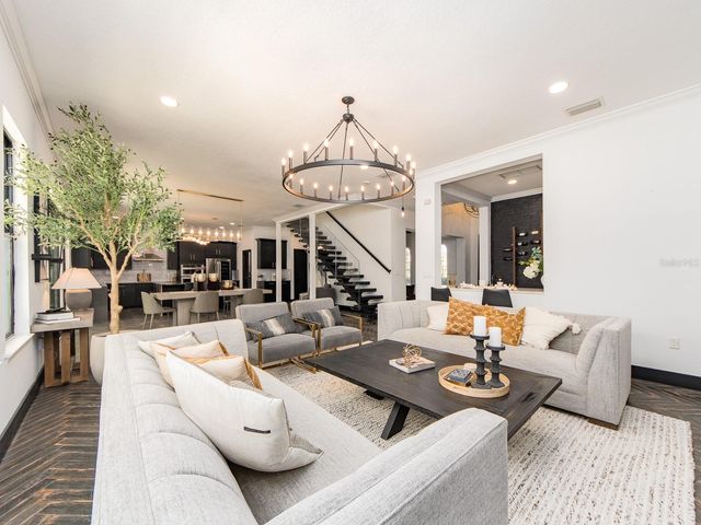 1064 SYLVIA LANE, Tampa, FL 33613