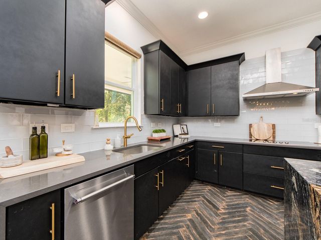 1064 SYLVIA LANE, Tampa, FL 33613