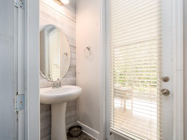 1064 SYLVIA LANE, Tampa, FL 33613