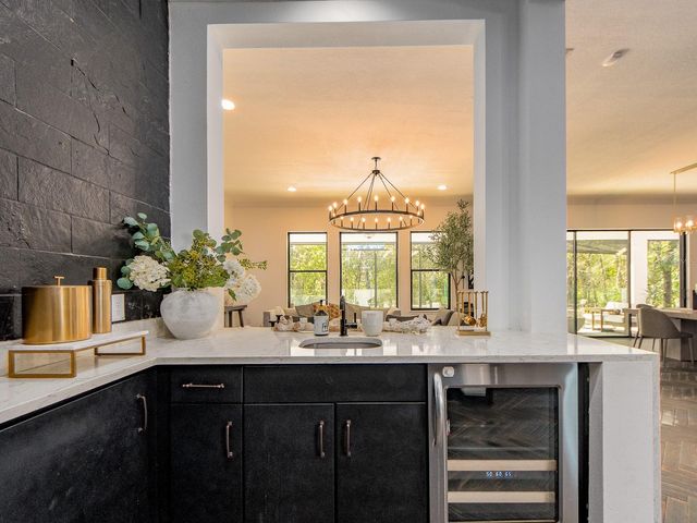 1064 SYLVIA LANE, Tampa, FL 33613