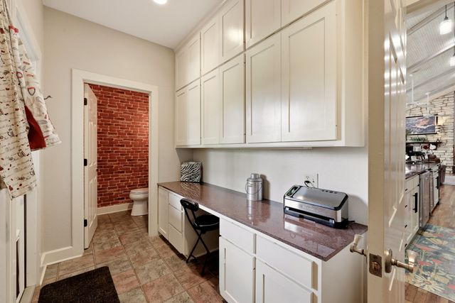 702 Noonday Road, Chandler, TX 75758