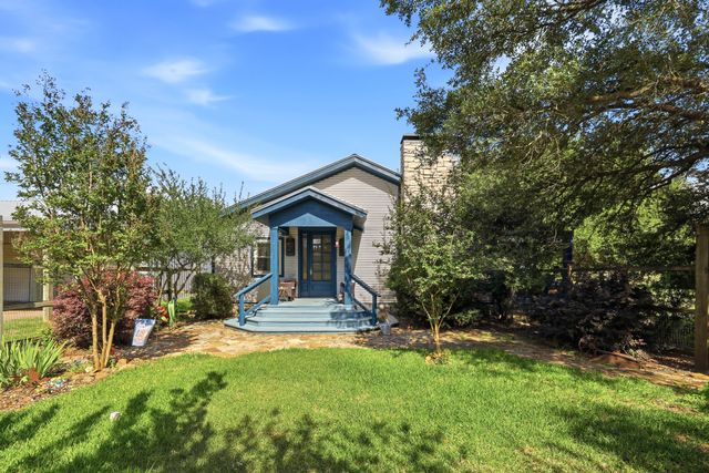 702 Noonday Road, Chandler, TX 75758