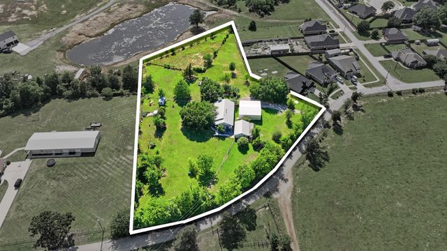 702 Noonday Road, Chandler, TX 75758