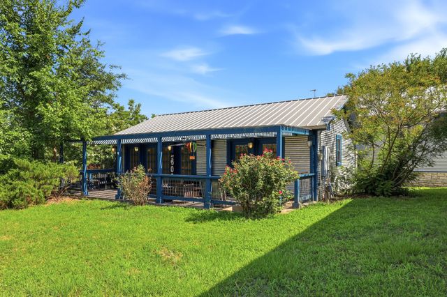 702 Noonday Road, Chandler, TX 75758