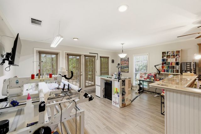 702 Noonday Road, Chandler, TX 75758