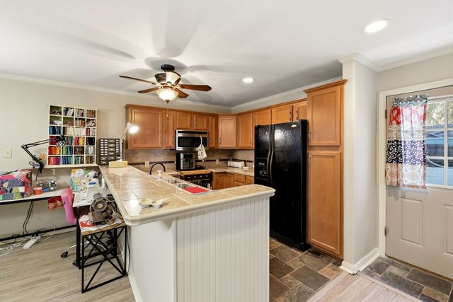 702 Noonday Road, Chandler, TX 75758