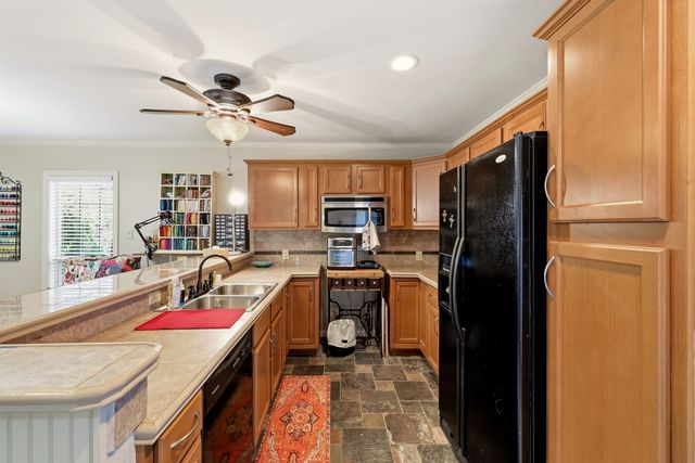 702 Noonday Road, Chandler, TX 75758