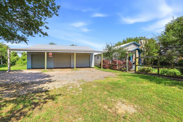 702 Noonday Road, Chandler, TX 75758