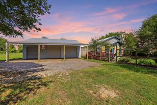 702 Noonday Road, Chandler, TX 75758