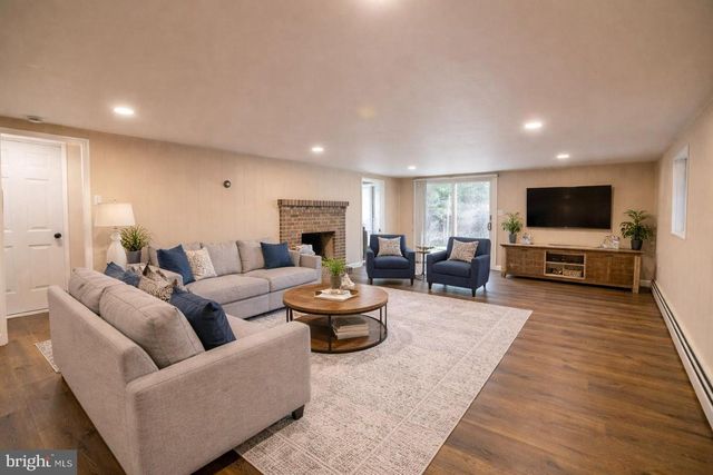 300 S CAMP ST, Red Lion, PA 17356