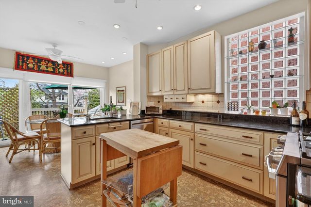 5330 41ST ST NW, Washington, DC 20015