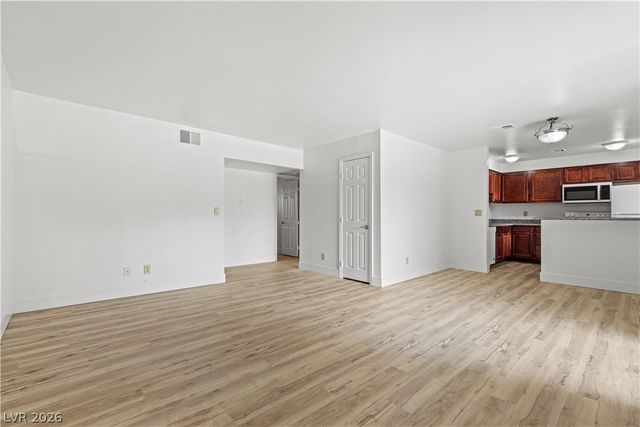 5383 Indian River Drive 320, Las Vegas, NV 89103