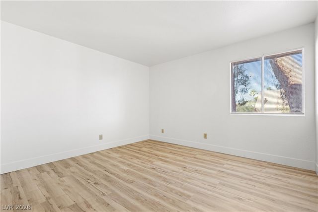 5383 Indian River Drive 320, Las Vegas, NV 89103