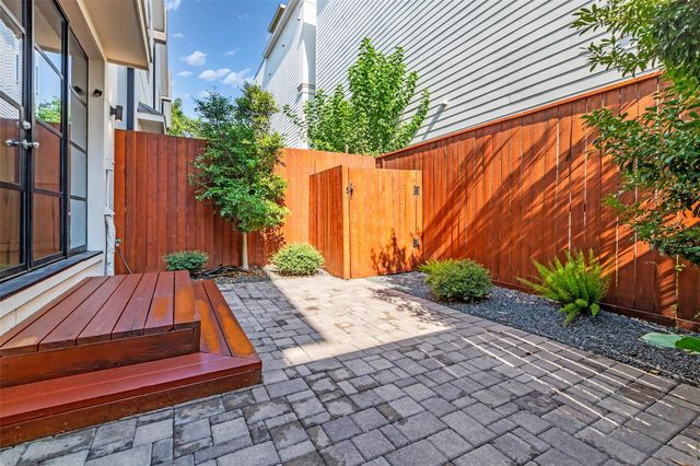 1906 W 25th Street, Houston, TX 77008