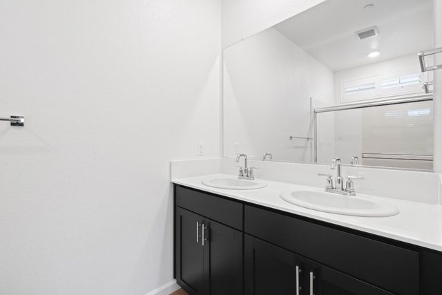 969 S Kandarian Court, Fowler, CA 93625