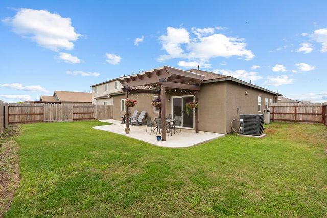 969 S Kandarian Court, Fowler, CA 93625