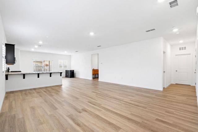 969 S Kandarian Court, Fowler, CA 93625