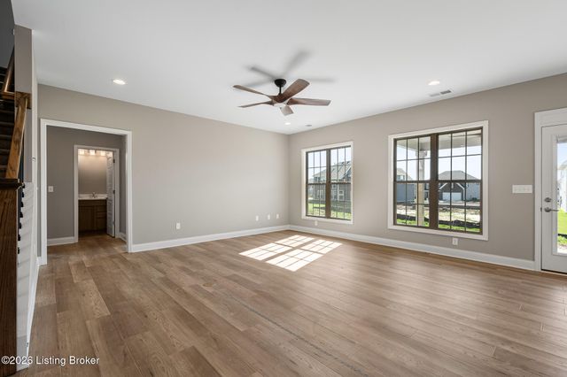 3606 Ringing Bell Ln, Louisville, KY 40245
