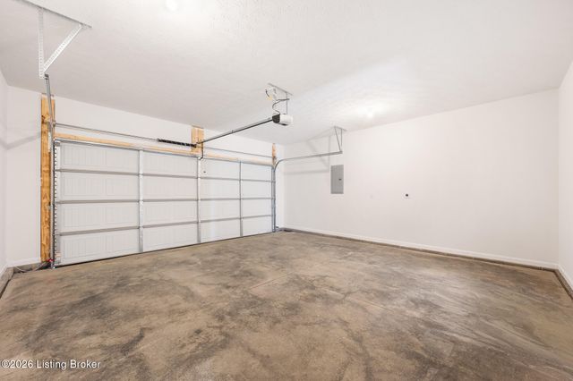 3606 Ringing Bell Ln, Louisville, KY 40245