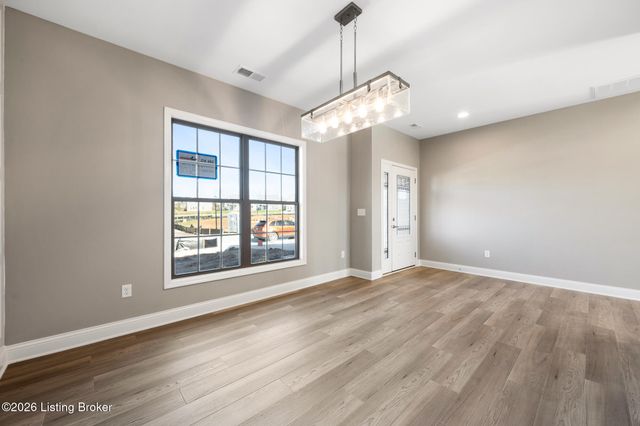 3606 Ringing Bell Ln, Louisville, KY 40245