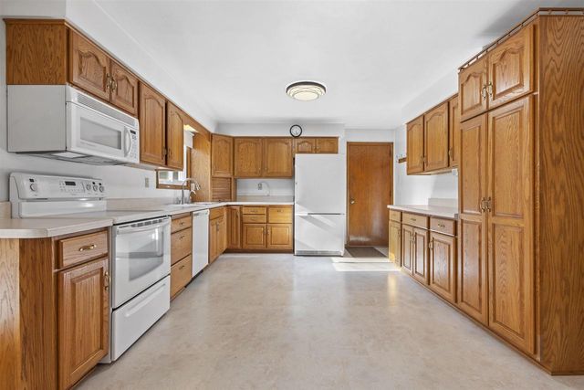 6911 FAHLEY ROAD, Oshkosh, WI 54904