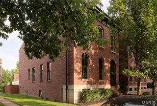 2308 S 10th Street, St Louis, MO 63104