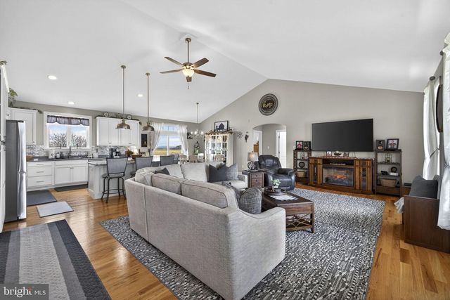 100 POMME CIR, Stephens City, VA 22655