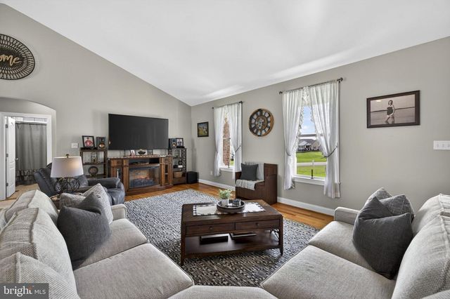 100 POMME CIR, Stephens City, VA 22655