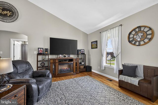 100 POMME CIR, Stephens City, VA 22655
