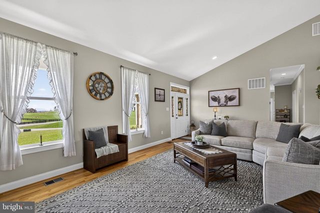 100 POMME CIR, Stephens City, VA 22655