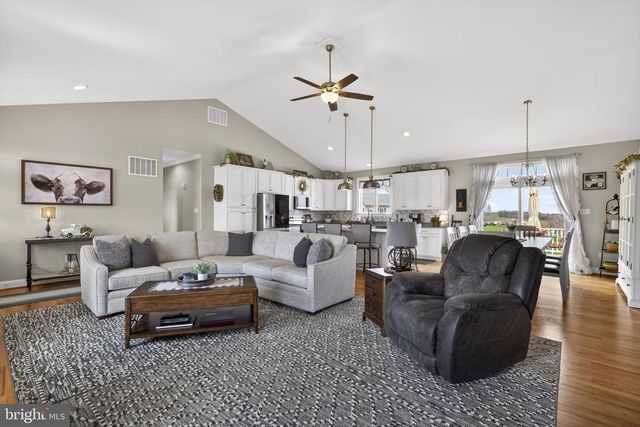 100 POMME CIR, Stephens City, VA 22655