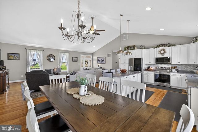 100 POMME CIR, Stephens City, VA 22655