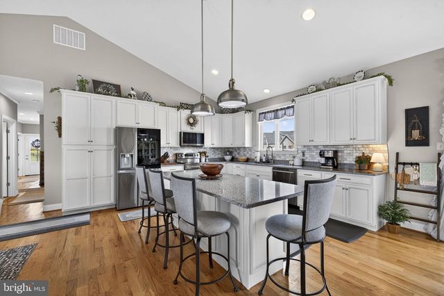 100 POMME CIR, Stephens City, VA 22655