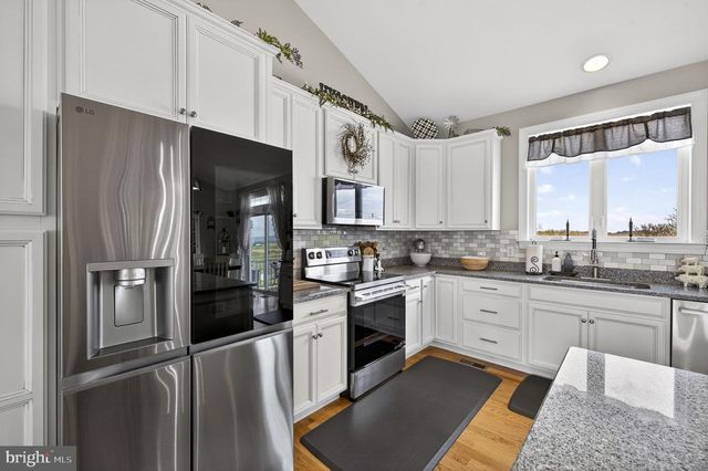 100 POMME CIR, Stephens City, VA 22655