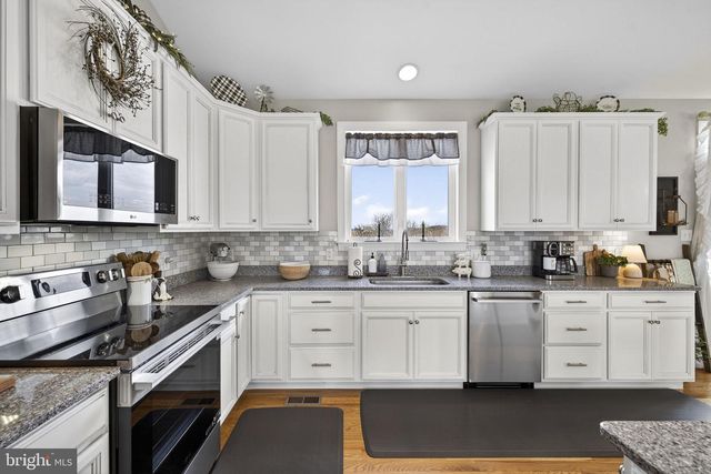 100 POMME CIR, Stephens City, VA 22655