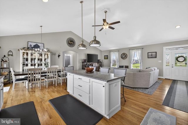 100 POMME CIR, Stephens City, VA 22655