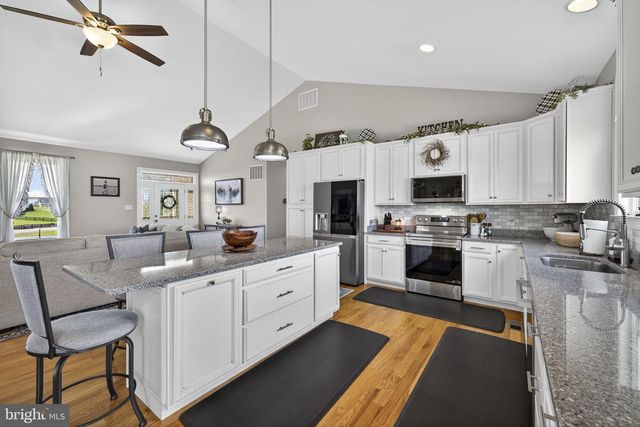100 POMME CIR, Stephens City, VA 22655