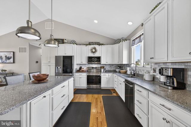 100 POMME CIR, Stephens City, VA 22655