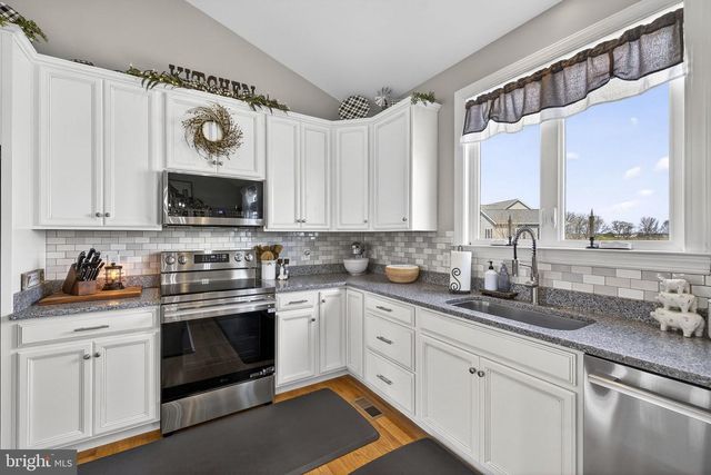 100 POMME CIR, Stephens City, VA 22655