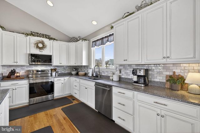 100 POMME CIR, Stephens City, VA 22655