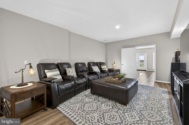 100 POMME CIR, Stephens City, VA 22655