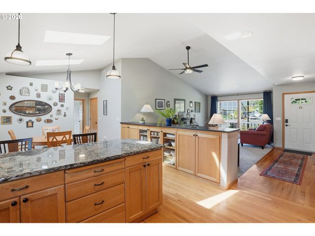 365 Se 7TH Way, Canby, OR 97013